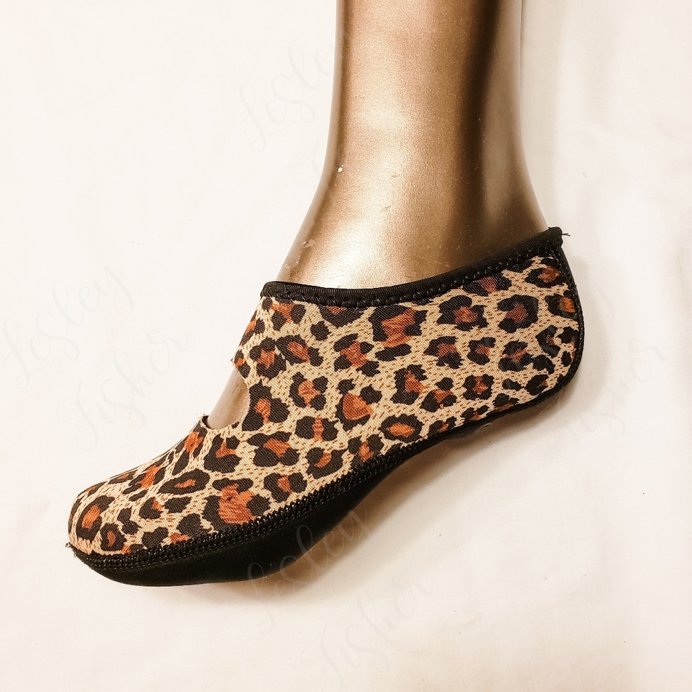 NWOT Womens Leopard Nufoot Mary Jane Slippers